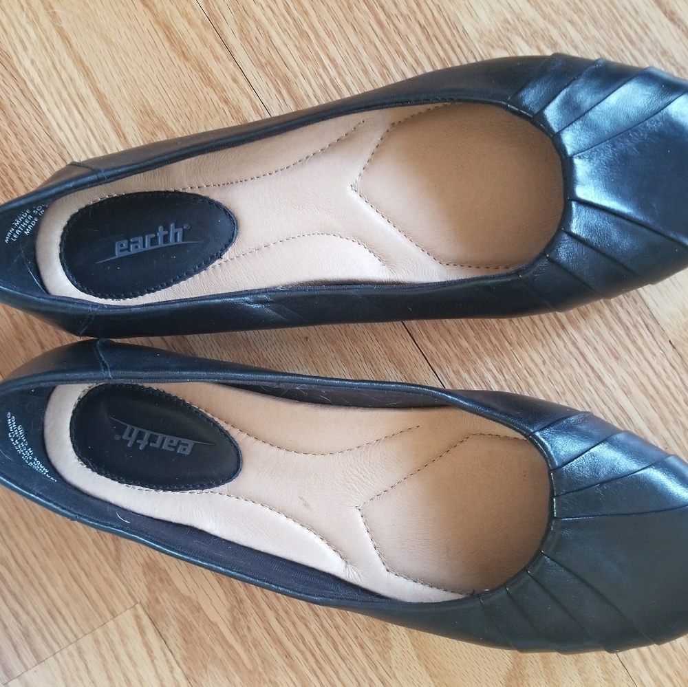 Earth bellwether leather flats